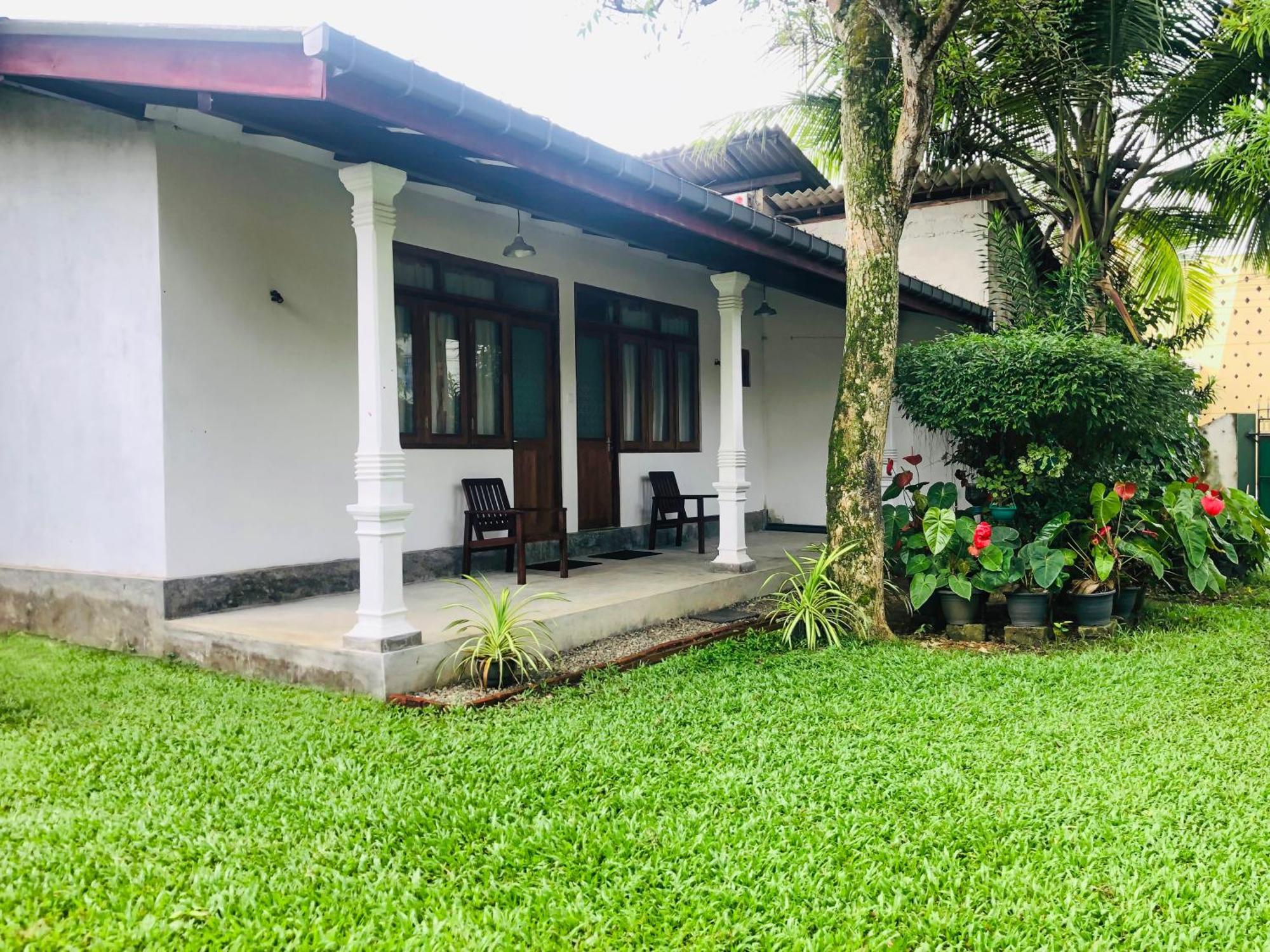 Waves Hikkaduwa Exterior foto