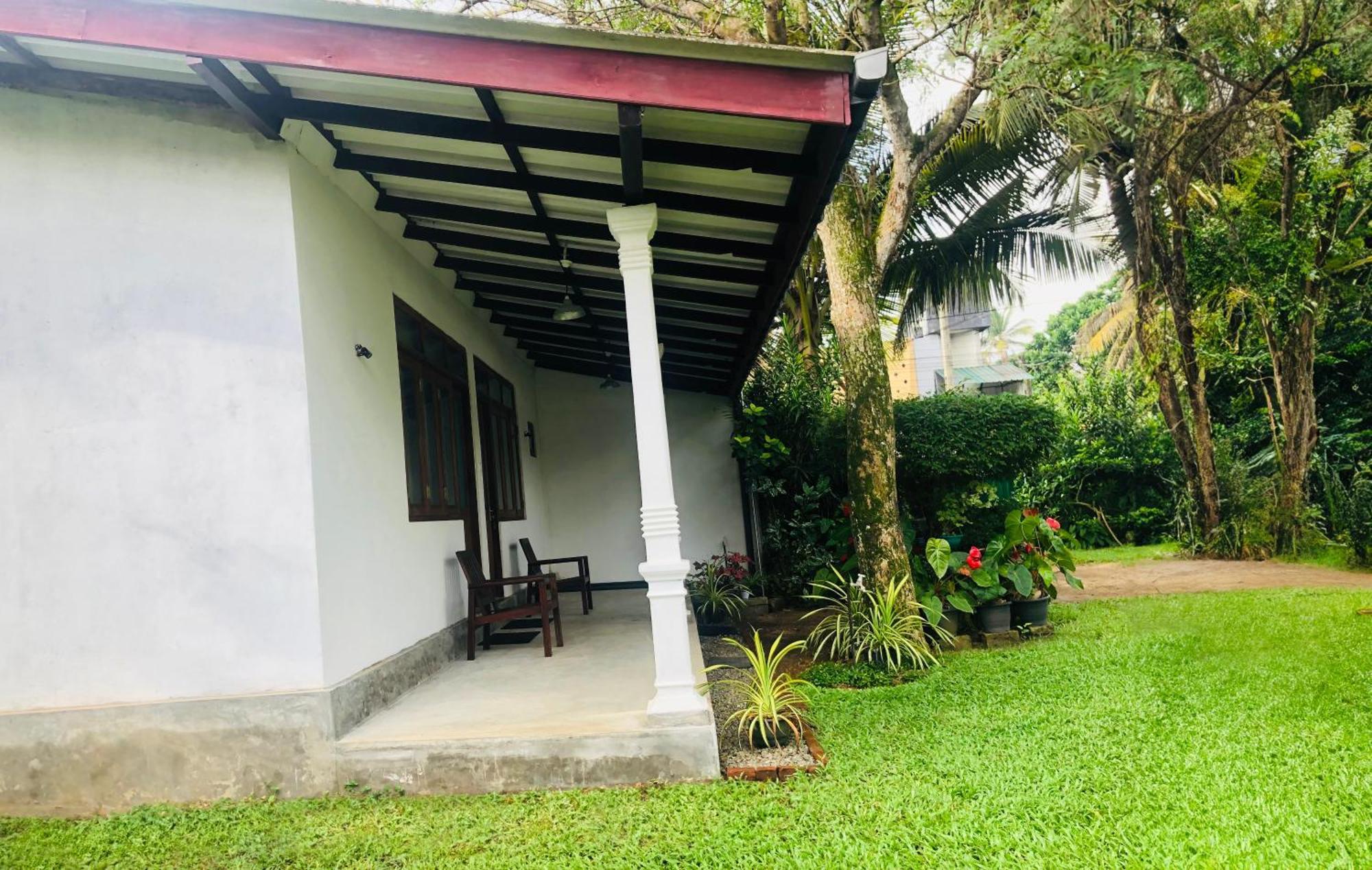 Waves Hikkaduwa Exterior foto