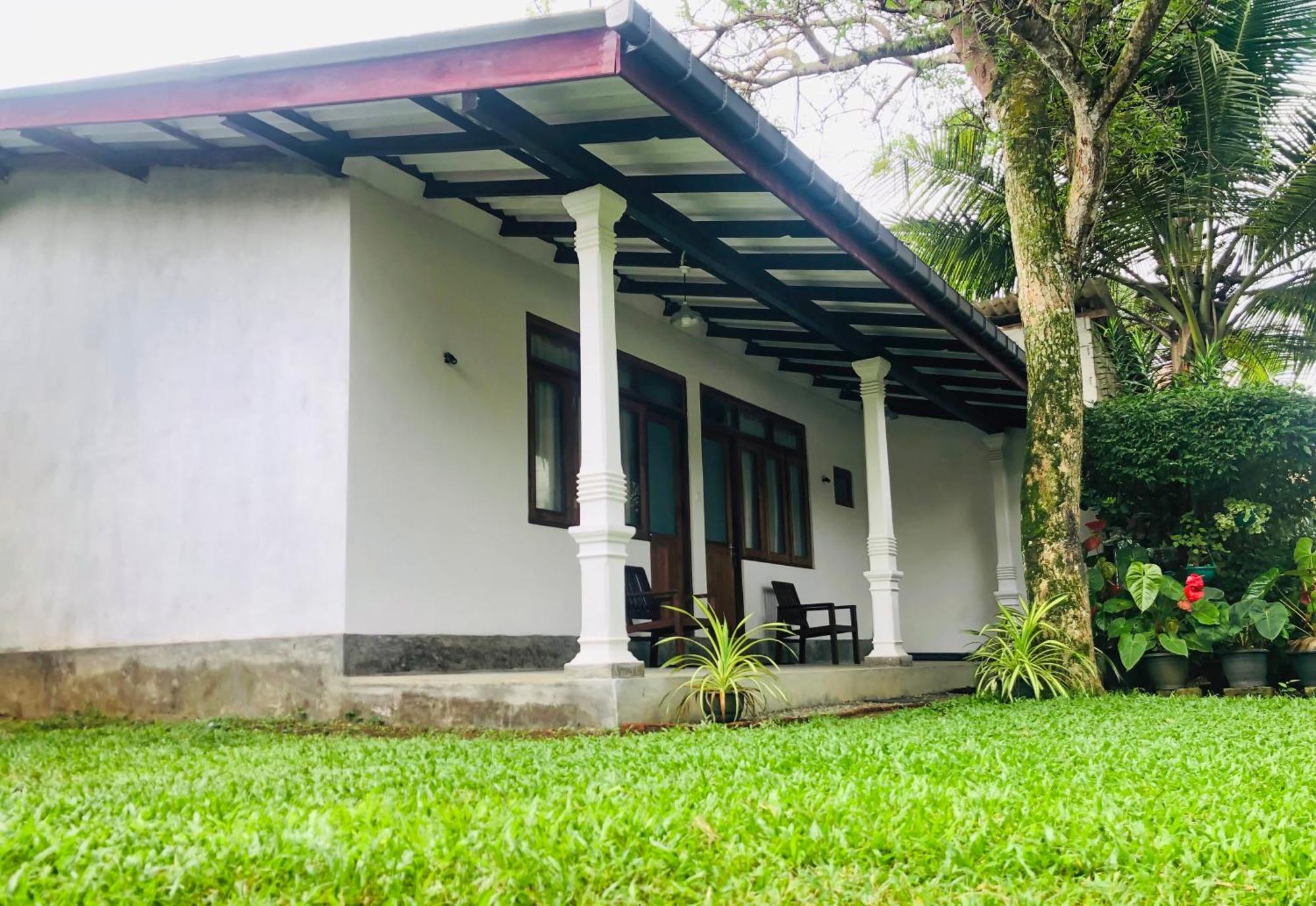 Waves Hikkaduwa Exterior foto