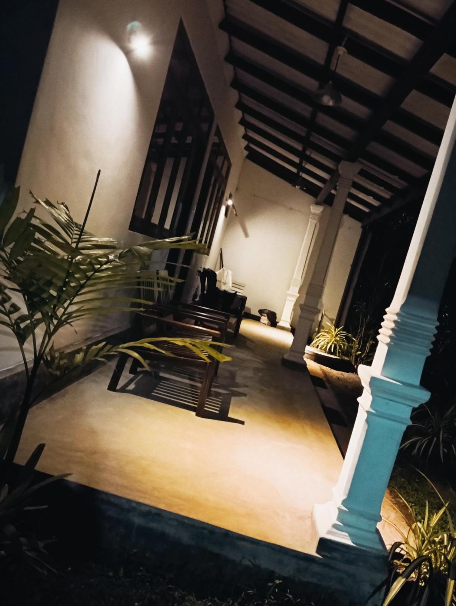 Waves Hikkaduwa Exterior foto